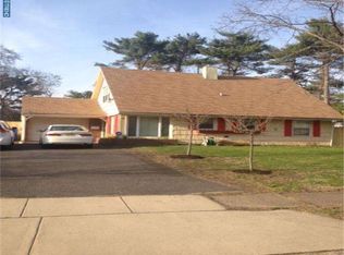 55 Bently Ln, Willingboro, NJ 08046