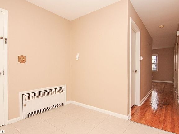 3rd image of 114 Eagle St