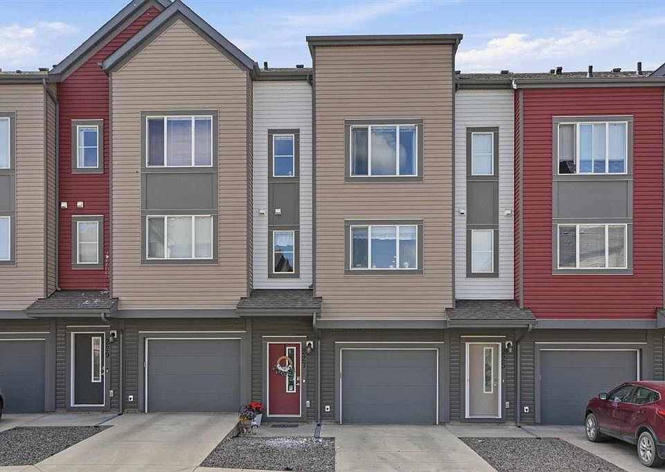 1st image of 227 N Copperpond Row SE