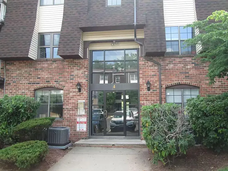 412 Green Hollow Dr — Photo 21