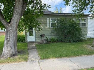 703 Center St E, Roseau, MN 56751