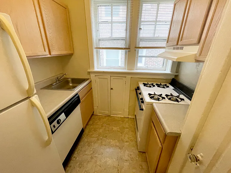 6326 Southwood Ave — Photo 7