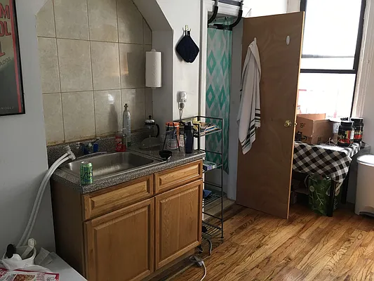 Rented by Manhattan Management LLC | media 34