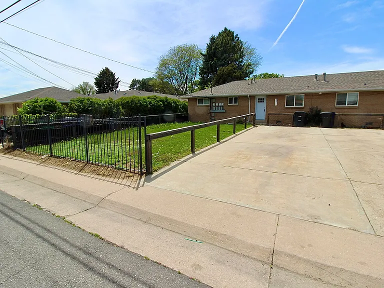 3614 N Monaco Street Pkwy — Photo 10
