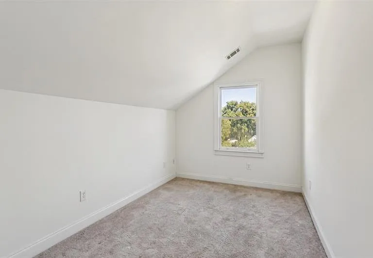 546 Highland Ave NE — Photo 31