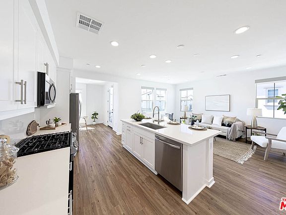 5th image of 132 Magnolia Ct #25
