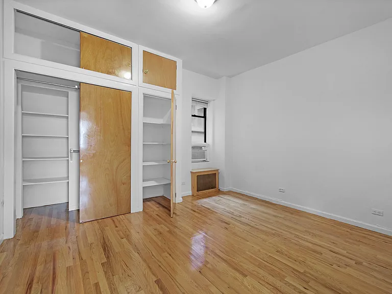 342 W 56th St #4A — Photo 8