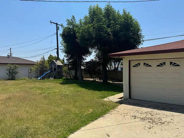 2028 Carlos St — Photo 11