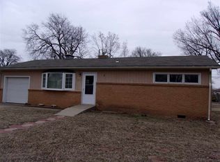 1202 N 9th St, Arkansas City, KS 67005