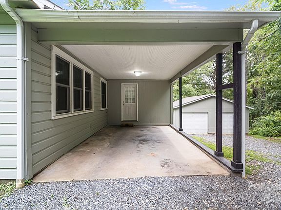 4th image of 305 Melody Ln