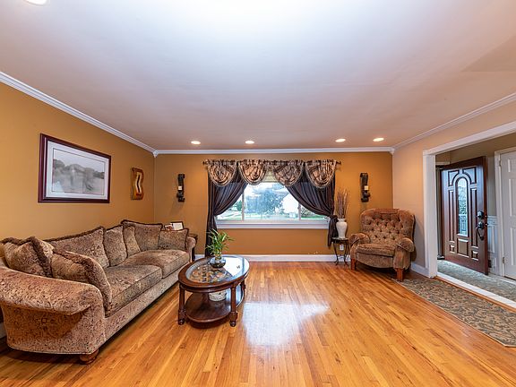 3rd image of 3555 Bayfield Blvd