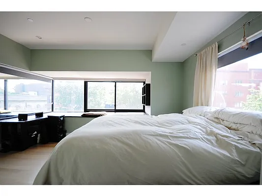 Sold by Aclawrence | media 4