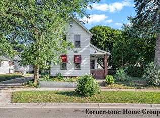 541 Crosby St NW, Grand Rapids, MI 49504