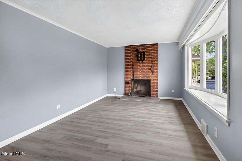 2nd image of 10 Warren Avenue