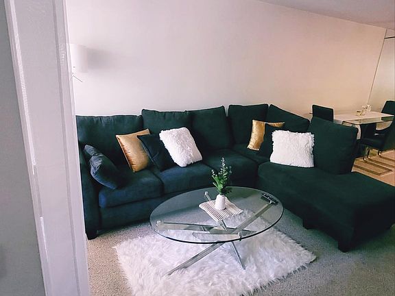 3rd image of 2812 N Auburn Ct #205