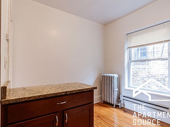 4th image of 959 W Cornelia Ave #953-1B