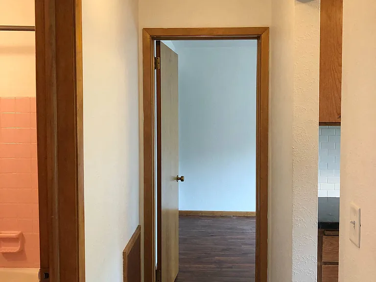Carroll Court Apartments — Photo 40