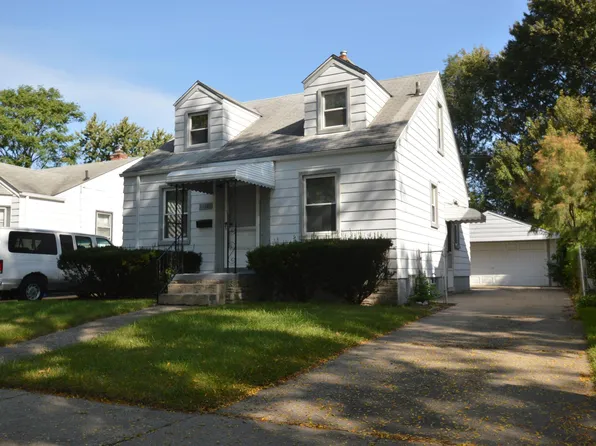 18981 Elkhart St, Harper Woods, MI 48225