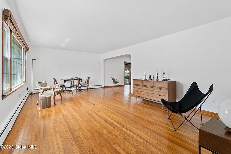 3rd image of 79 Woodin Road
