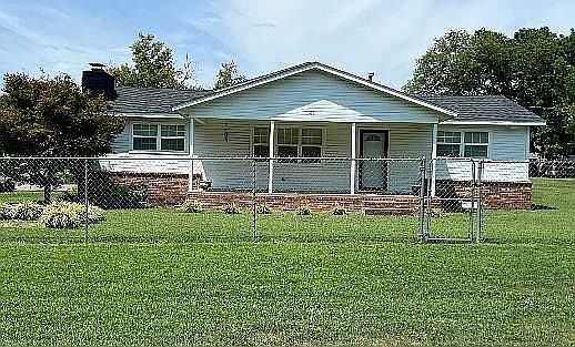 1st image of 411 W Odle