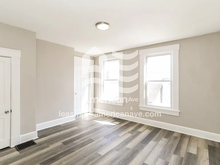 505020_010_bedroom_10.jpg