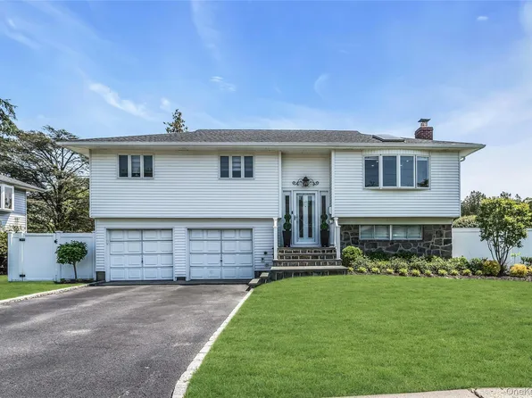 15 Lois Lane, Old Bethpage, NY 11804