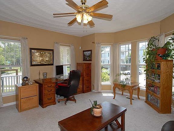4th image of 841 Reservoir Cres