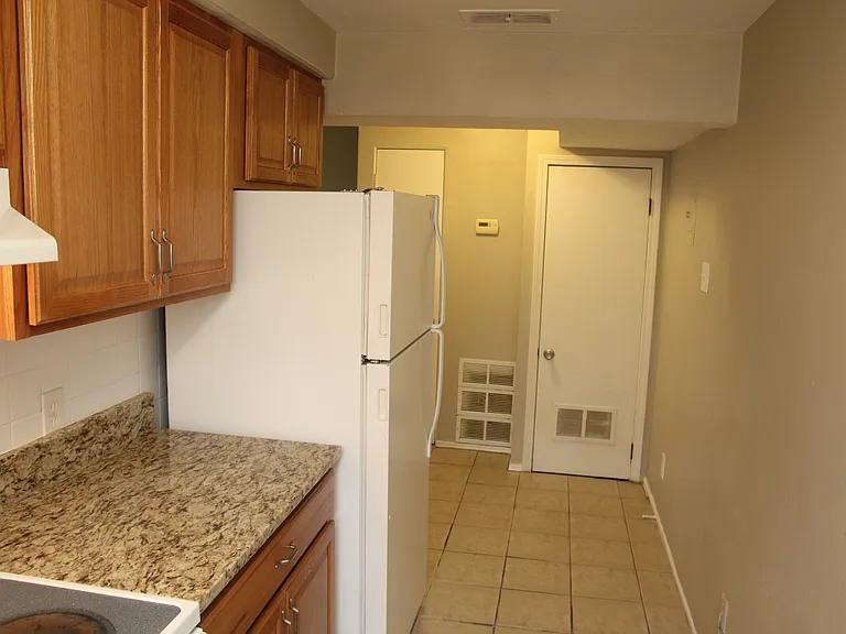 7574 Buckingham Dr #6 — Photo 9