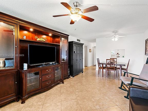 2nd image of 206 SE 10th St APT 106