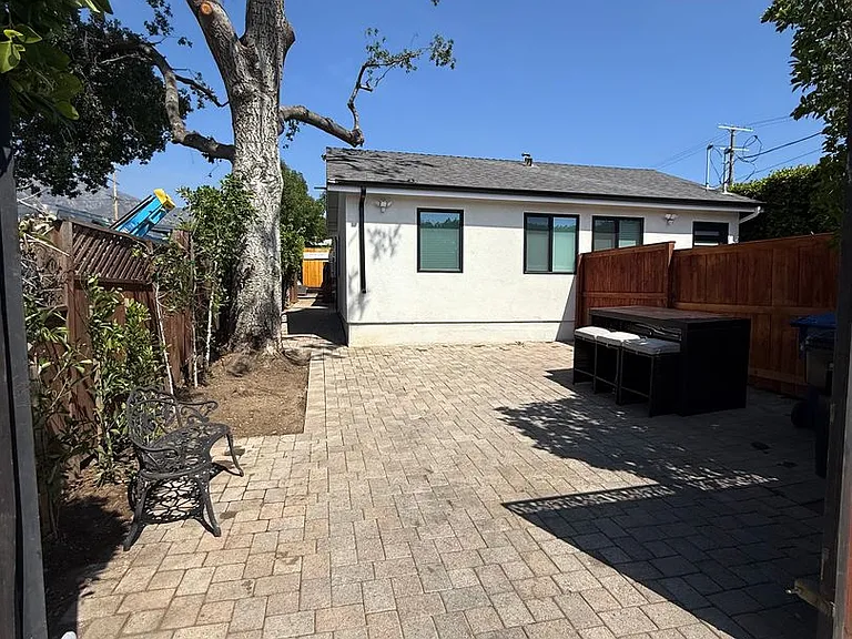 10610 Rhodesia Ave — Photo 35
