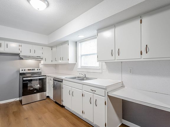 2nd image of 2908 Williamsburg Ln #2912