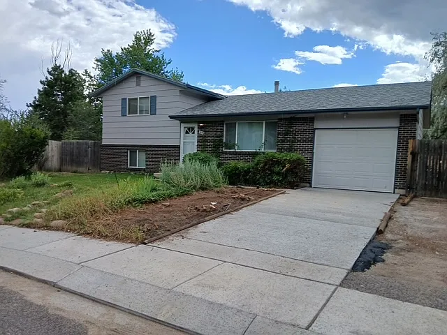 4155 Hamlet Pl — Photo 2