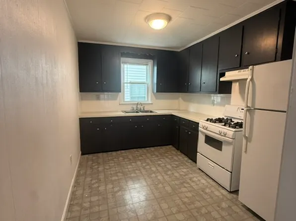 3 Edgemond St, Fall River, MA