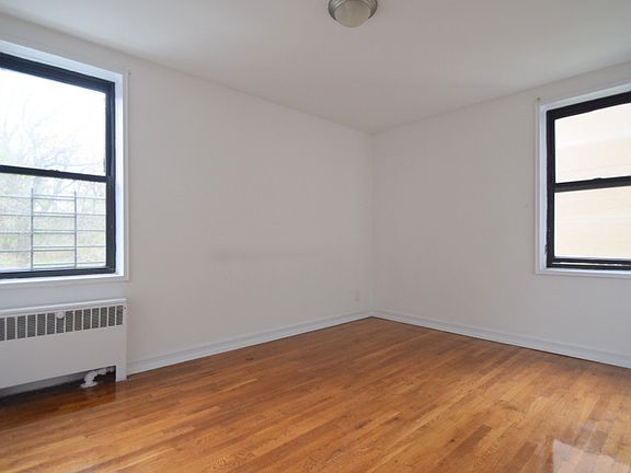 River Hill Gardens - Bedroom - M81-02D