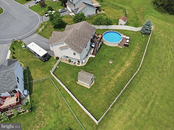 3rd image of 20 Colton Dr