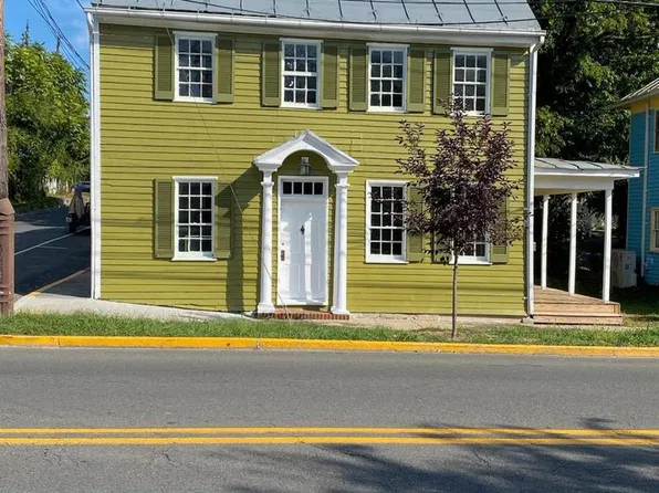 242 N Main St, Woodstock, VA 22664