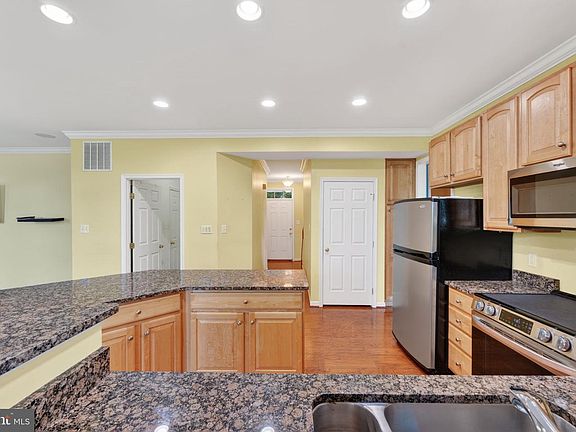 5th image of 138 Tweedsmere Dr