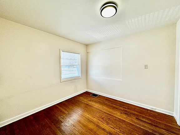 4th image of 309 E 38th St