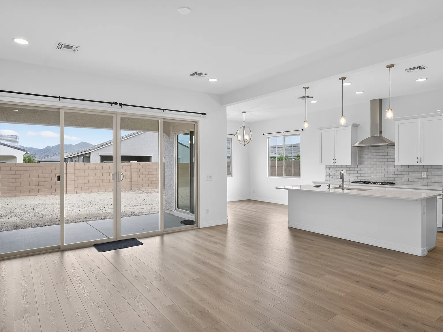4 bed, 2480 sqft, $3,500 — Photo 4