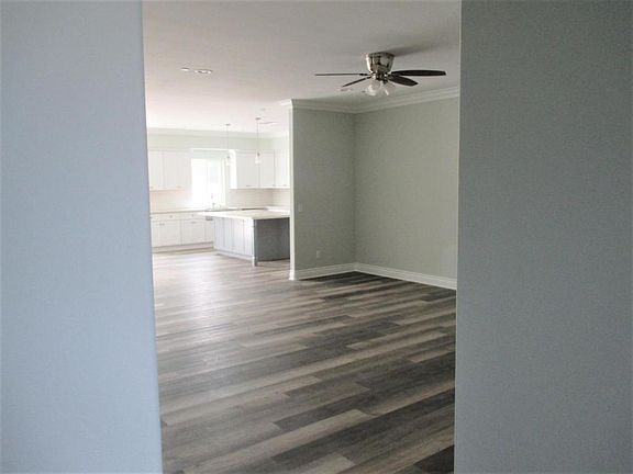3rd image of 4865 Charlton Ave