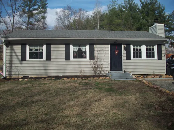 8211 Wood Haven Rd, Roanoke, VA 24019