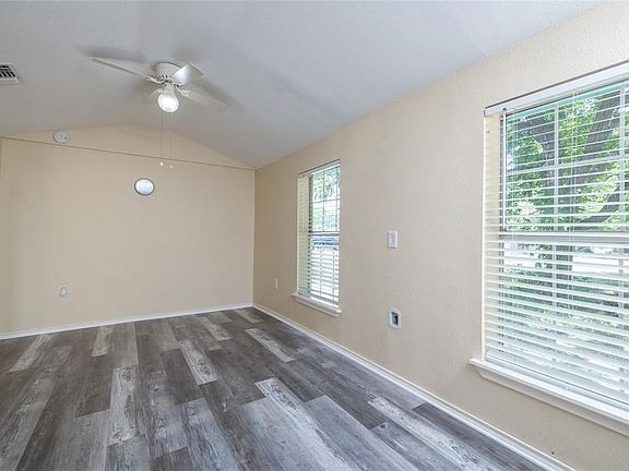 4th image of 519 Pettit Dr
