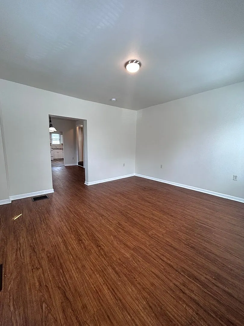 3 bedroom, 1 bath, 2 story half double house — Photo 4