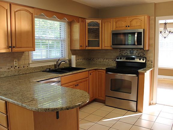 New Microwave, SS appliance, self cleaning oven, Garbage disposal, New faucet in 2021, Dishwasher, Refrigerator