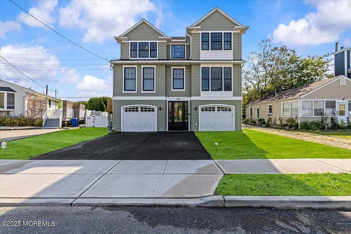 4 bed, 2900 sqft, $5,000 — Photo 2