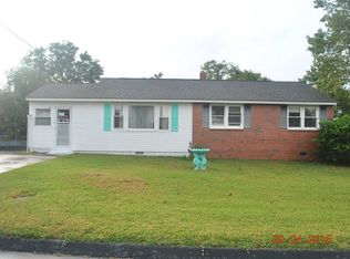 305 S Chestnut St, Swansboro, NC 28584