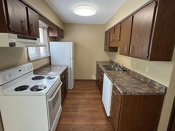 4th image of 2985 Wildwood Dr