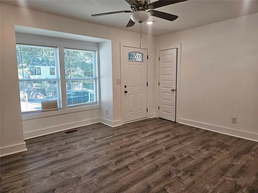 2 bed, 1.0 bath, 1013 sqft, $1,450 — Photo 2