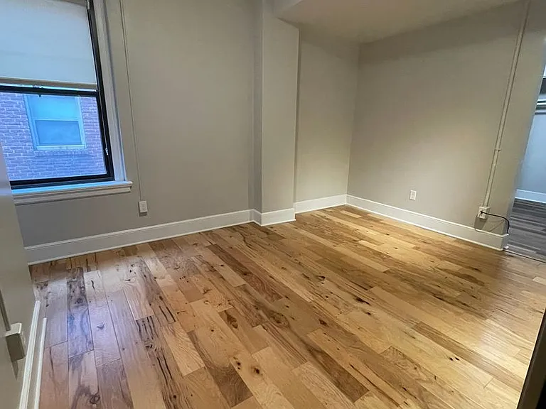 301 Main St — Photo 16