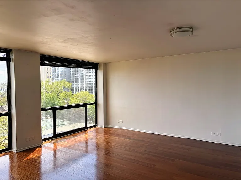 4343 N Clarendon Ave #712 — Photo 4